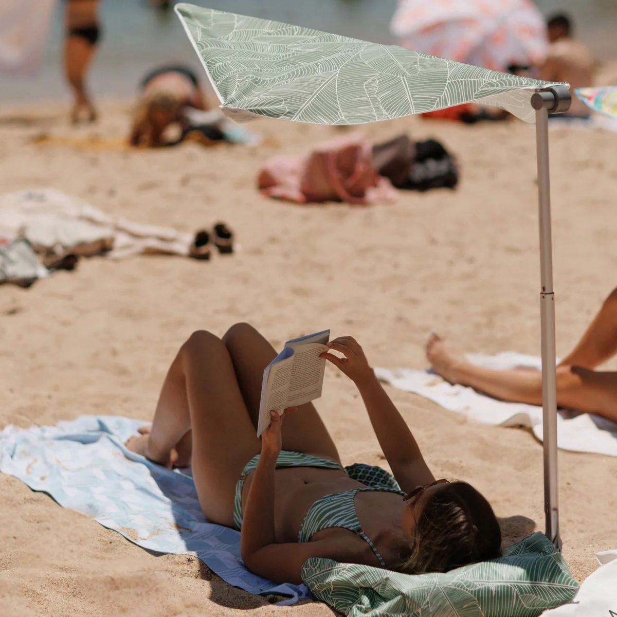 Soothe Swim Shady™ – Compact & Ultra-Light Beach Shade with UPF 50+ Protection + Free Beach Bag